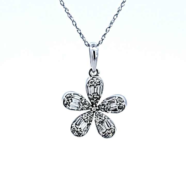 10KW Diamond Flower Pendant
