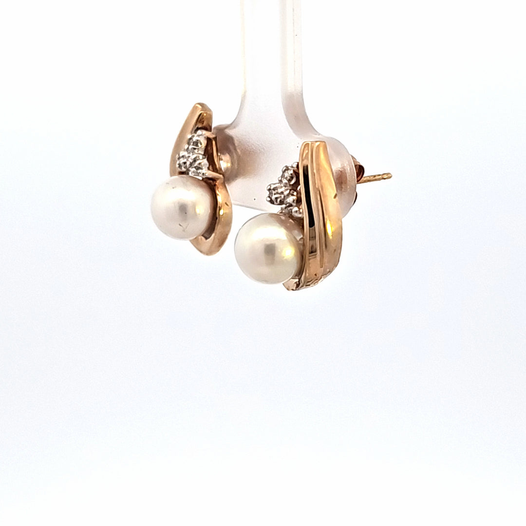 Pearl Earring