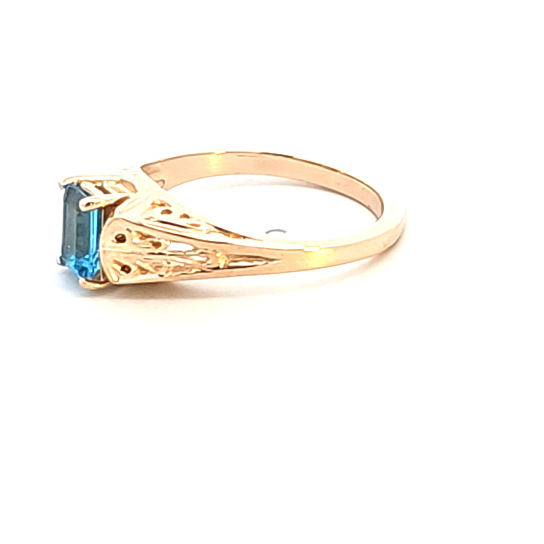 14KY Blue Topaz Estate Ring