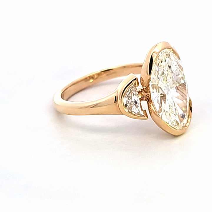 18KY Oval Diamond Engagement Ring