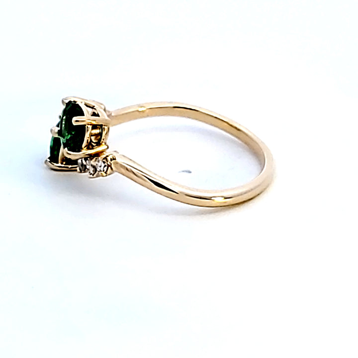 14KY Green Sapphire and Diamond Fashion Ring