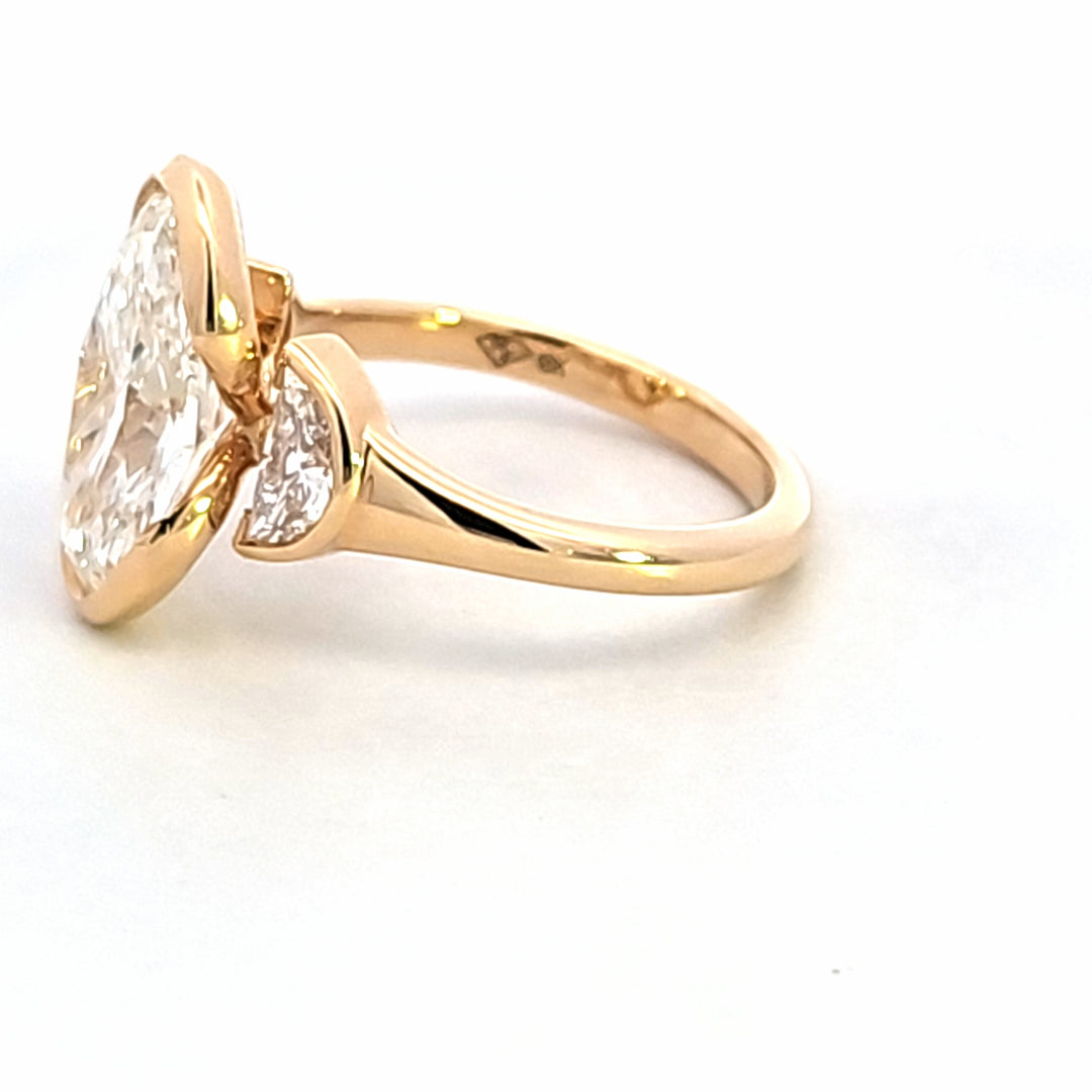 18KY Oval Diamond Engagement Ring