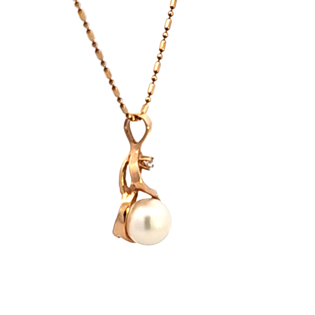 14KY Pearl and Diamond Pendant Necklace