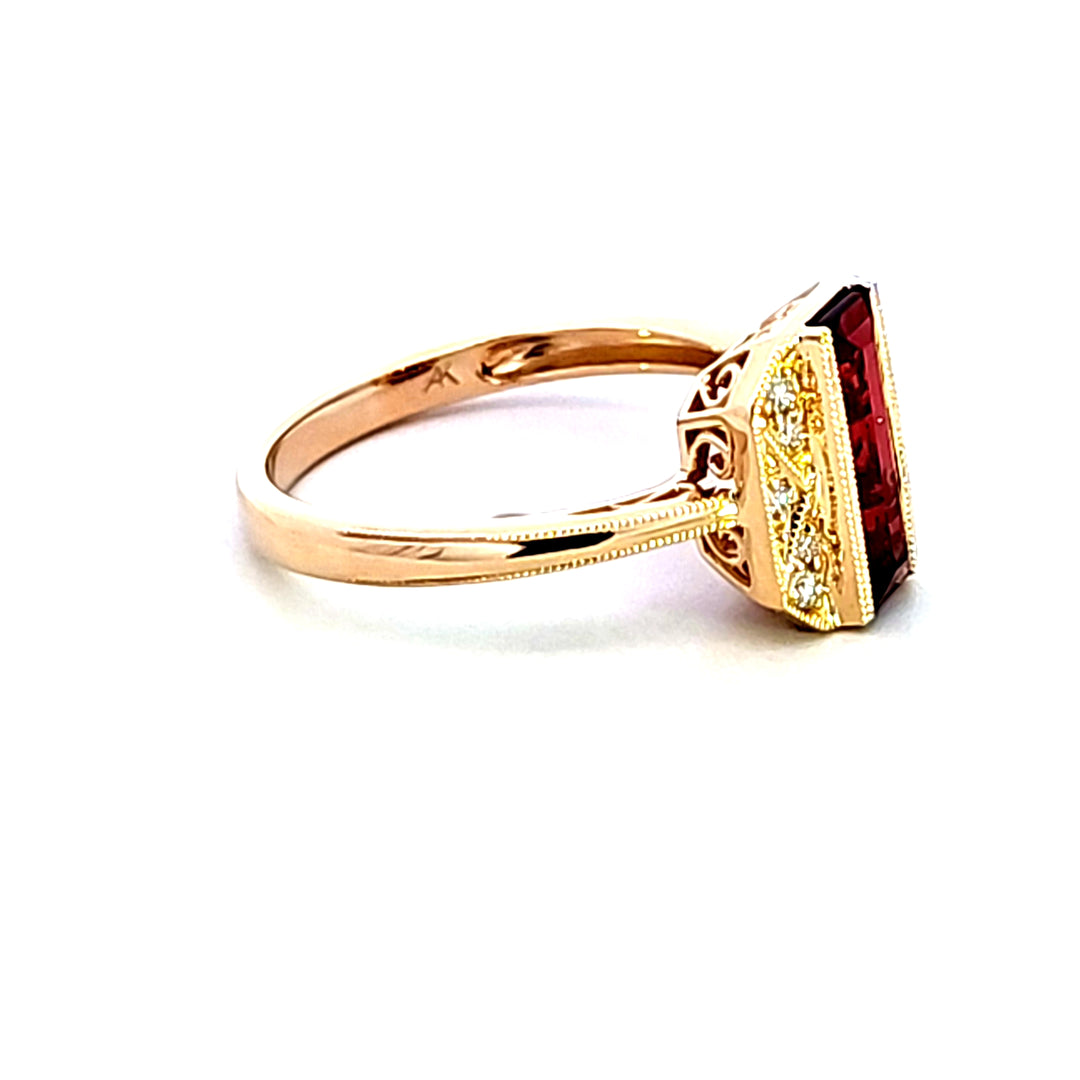 14KY Garnet and Diamond Fashion Ring