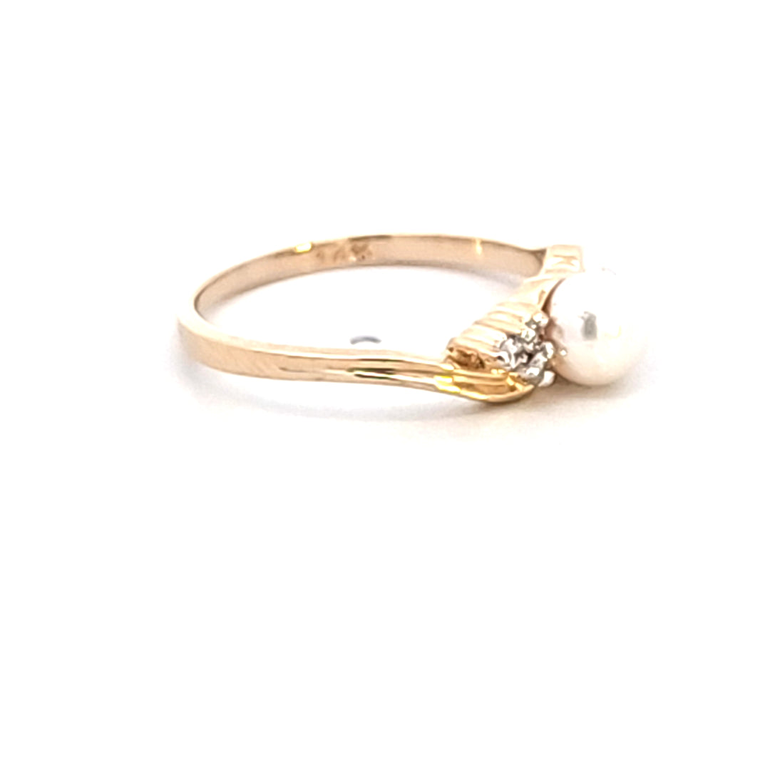 14KY Pearl and Diamond Ring