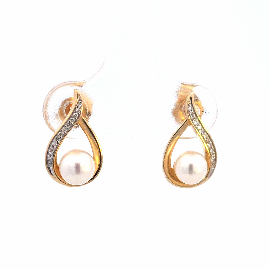 Pearl Earring