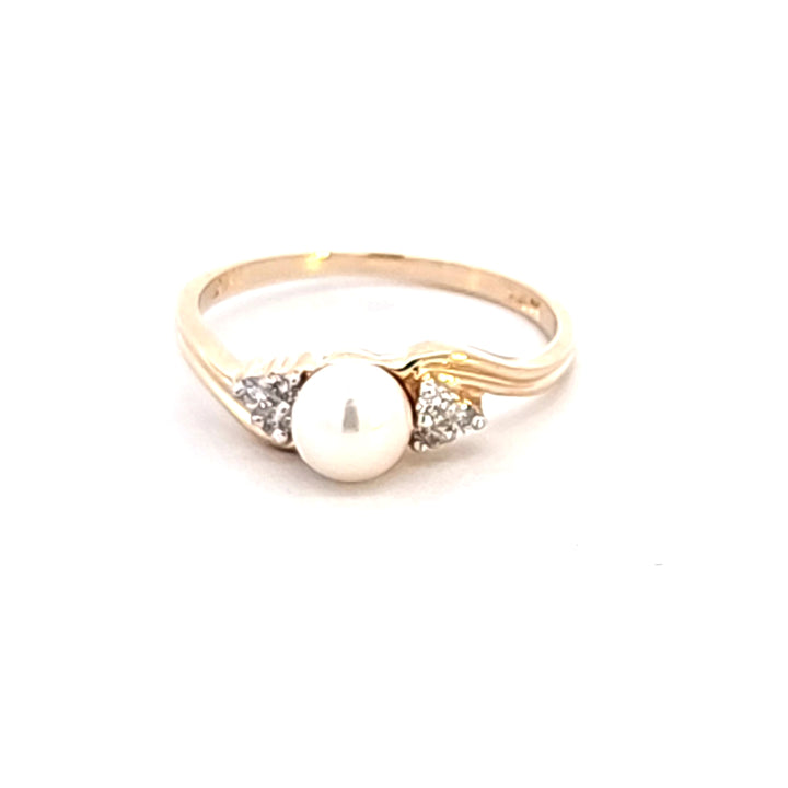 14KY Pearl and Diamond Ring