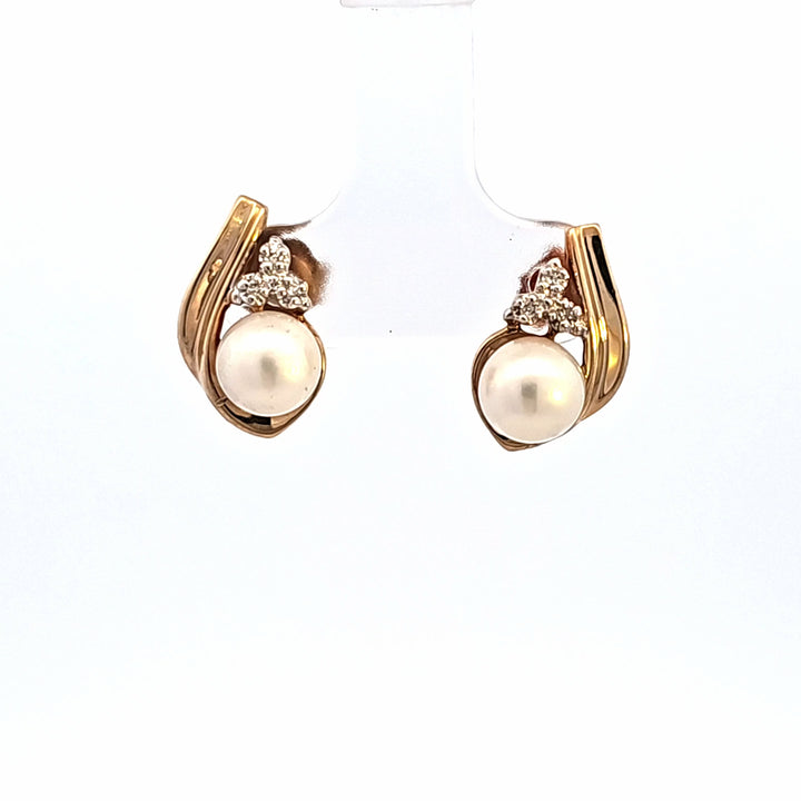 Pearl Earring