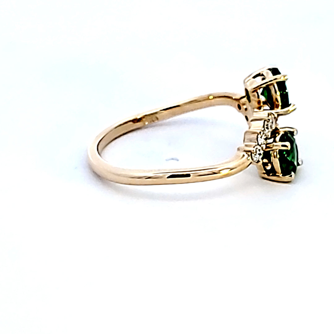14KY Green Sapphire and Diamond Fashion Ring
