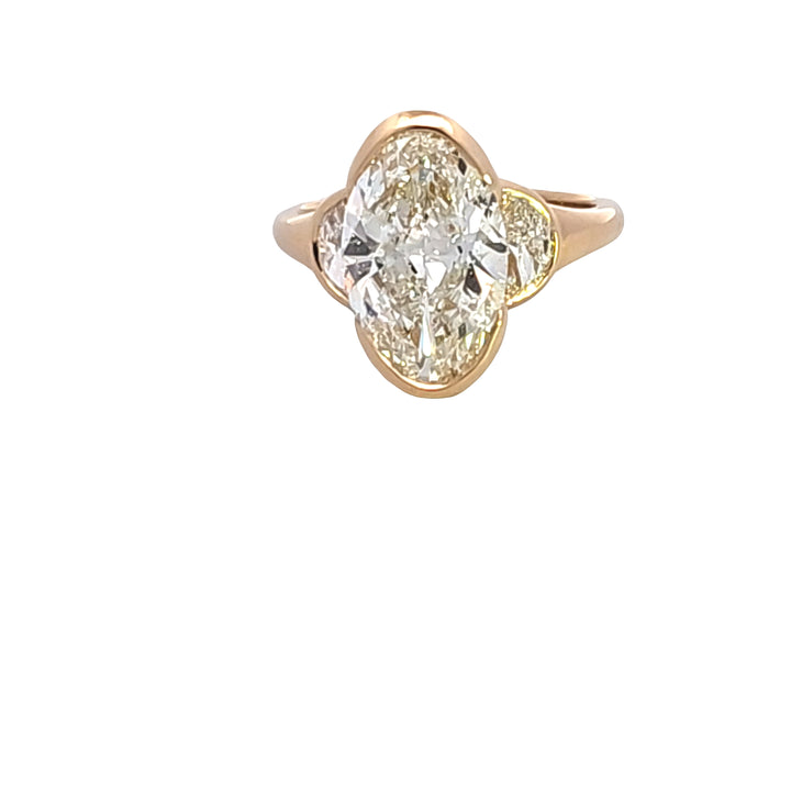 18KY Oval Diamond Engagement Ring