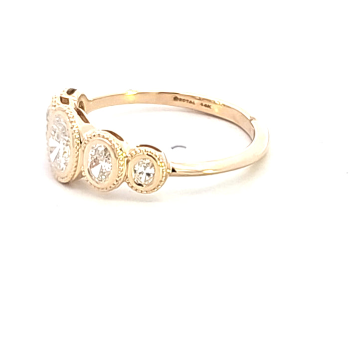 14KY Graduated Diamond Band