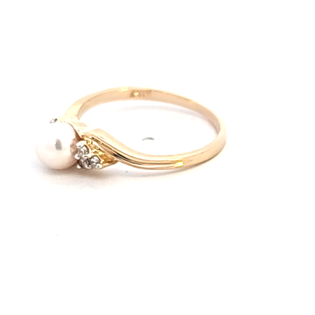 14KY Pearl and Diamond Ring