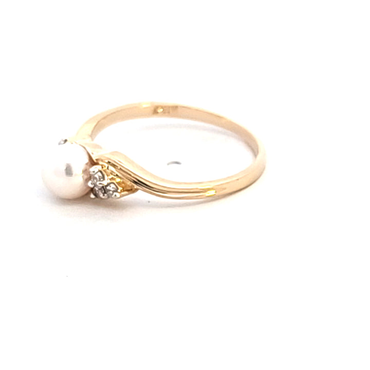 14KY Pearl and Diamond Ring