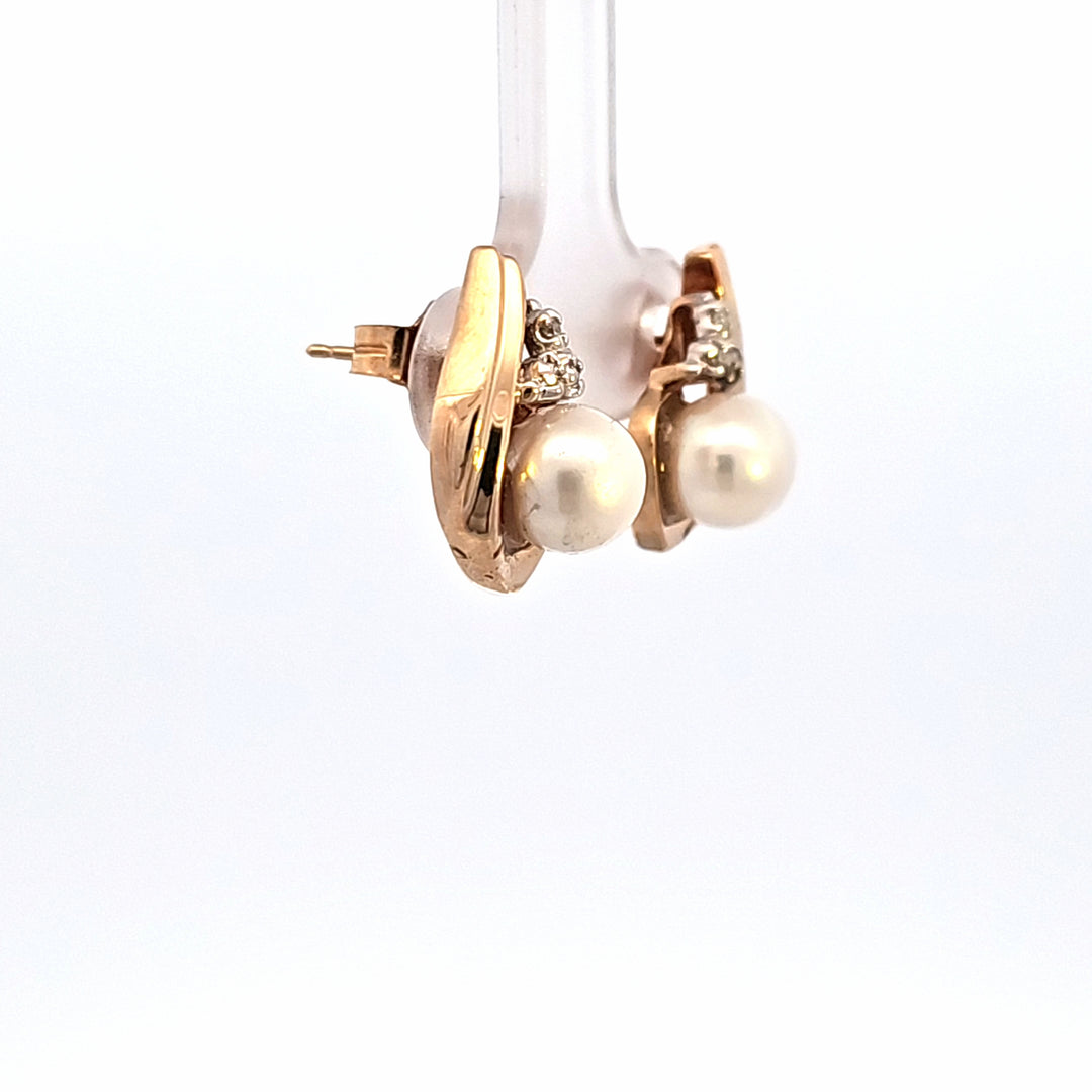 Pearl Earring