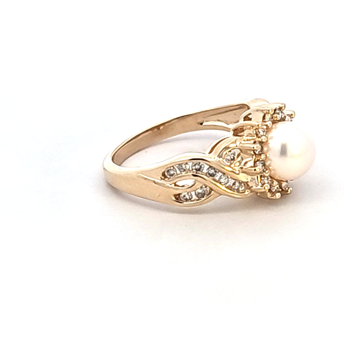 14KY Pearl and Diamond Estate Ring