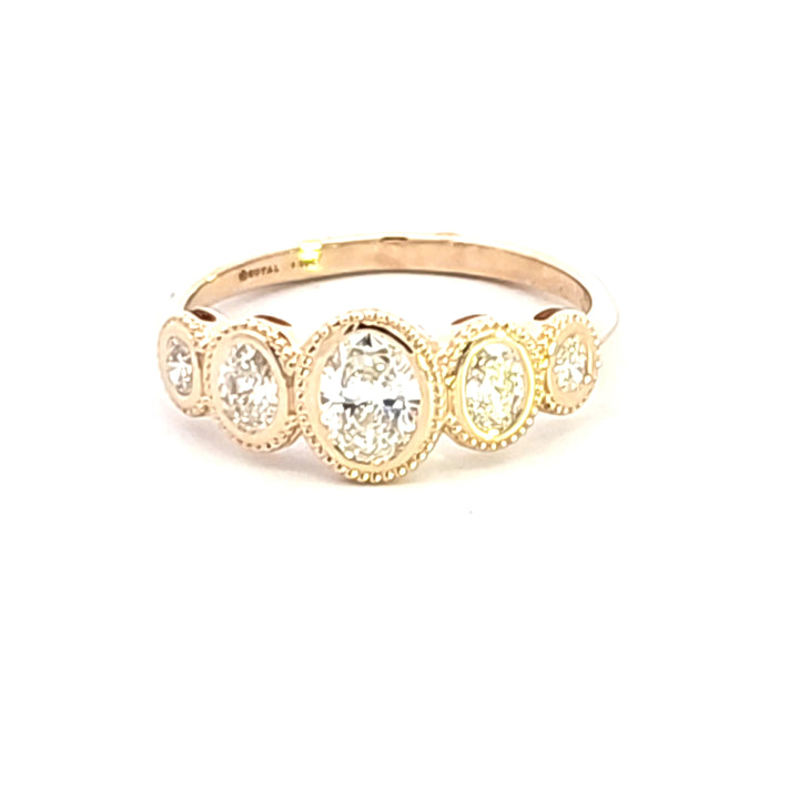 14KY Graduated Diamond Band
